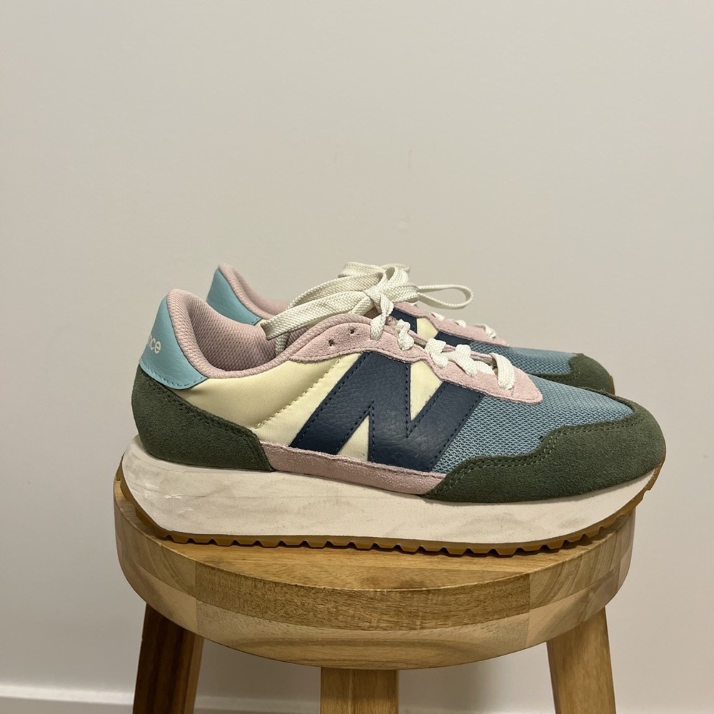 New Balance 237 - Picture 2 of 8